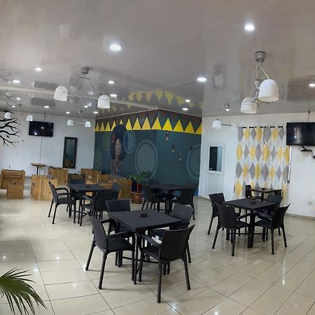 פריטאון Sky Inn Hotel מראה חיצוני תמונה