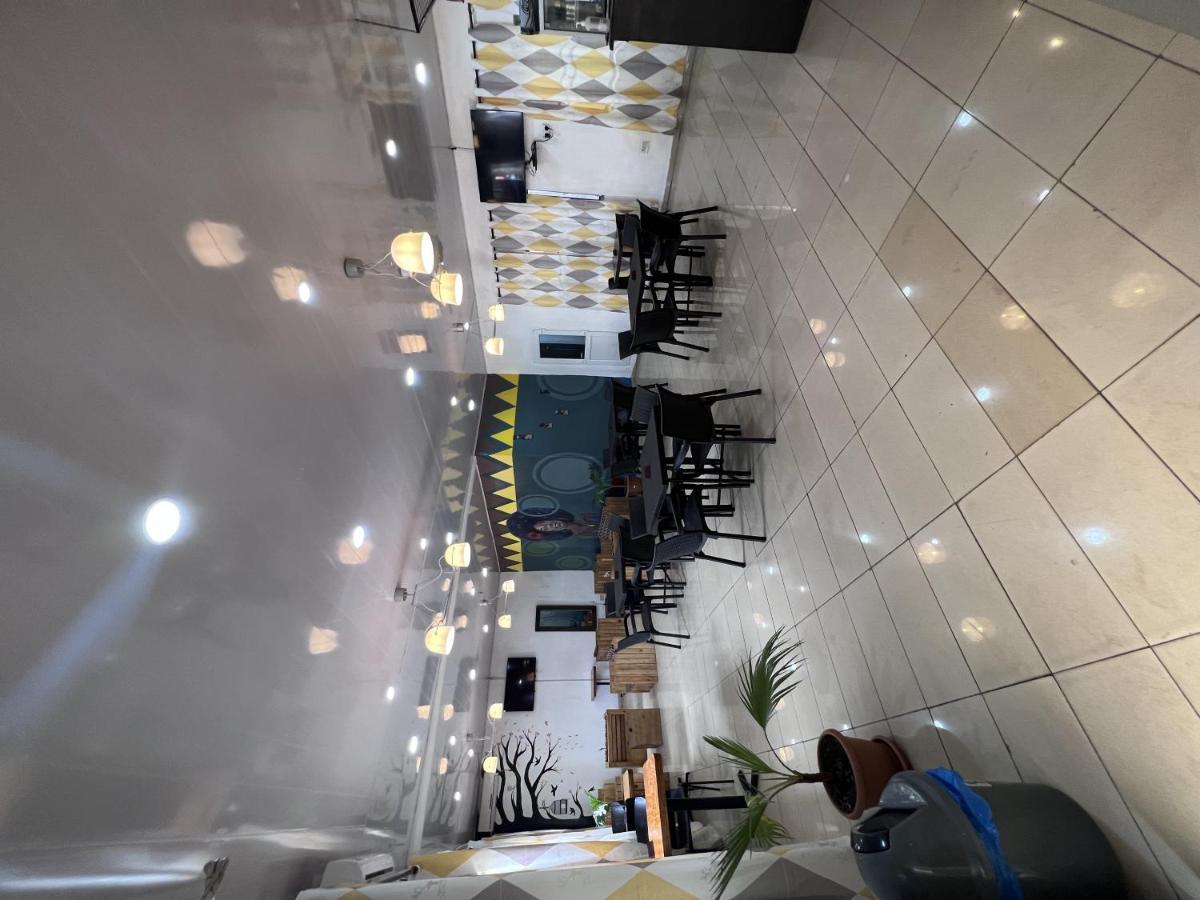 פריטאון Sky Inn Hotel מראה חיצוני תמונה