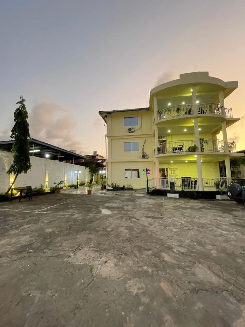 פריטאון Sky Inn Hotel מראה חיצוני תמונה